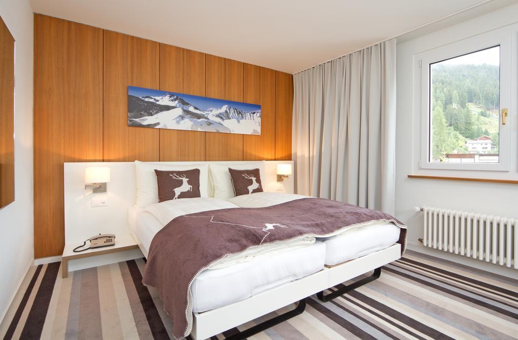 Hotel National By Mountain Hotels دافوس الغرفة الصورة