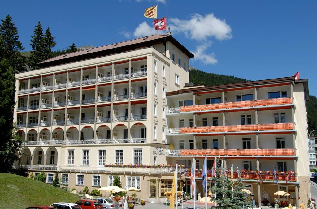 Hotel National By Mountain Hotels دافوس المظهر الخارجي الصورة